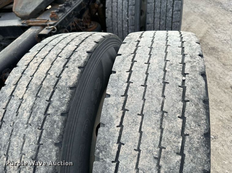 image for item OJ9437 2007 International 9900i semi truck