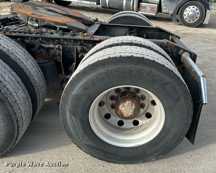 image for item OJ9437 2007 International 9900i semi truck