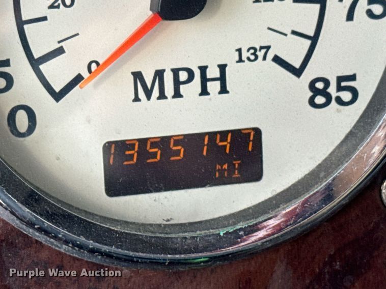 image for item OJ9437 2007 International 9900i semi truck