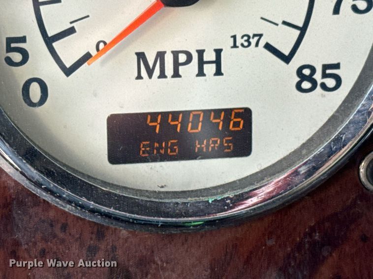 image for item OJ9437 2007 International 9900i semi truck