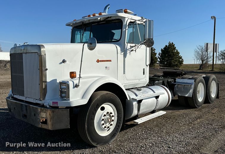 image for item OM9787 1990 International  F9370 semi truck