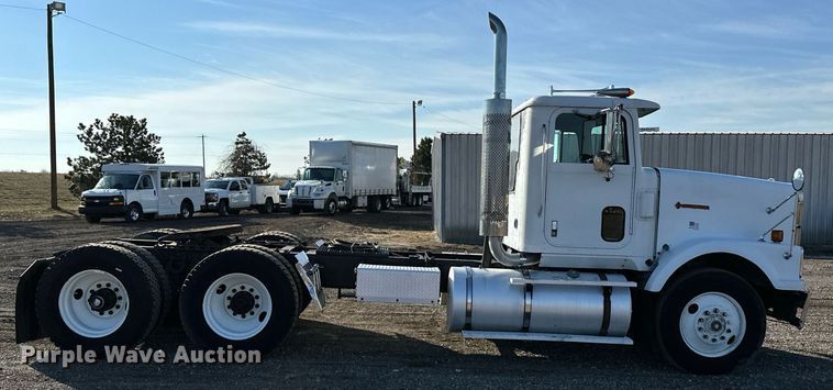 image for item OM9787 1990 International  F9370 semi truck