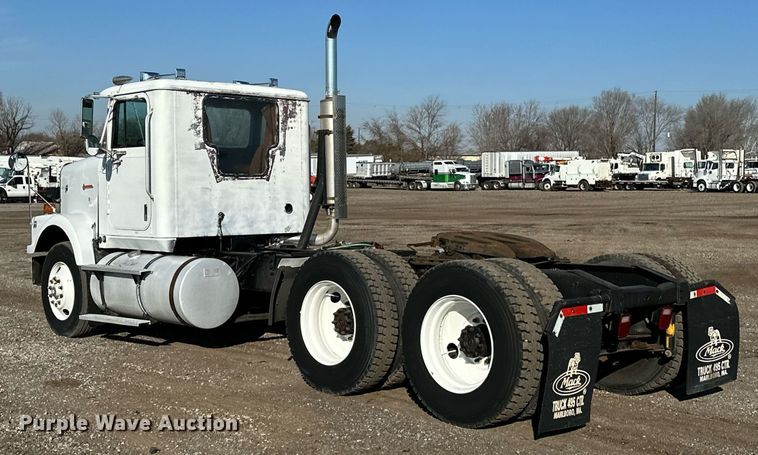 image for item OM9787 1990 International  F9370 semi truck