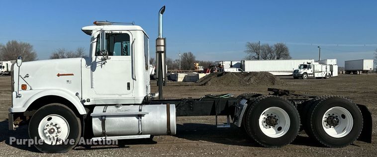 image for item OM9787 1990 International  F9370 semi truck