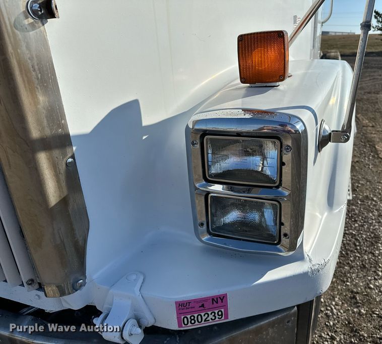 image for item OM9787 1990 International  F9370 semi truck