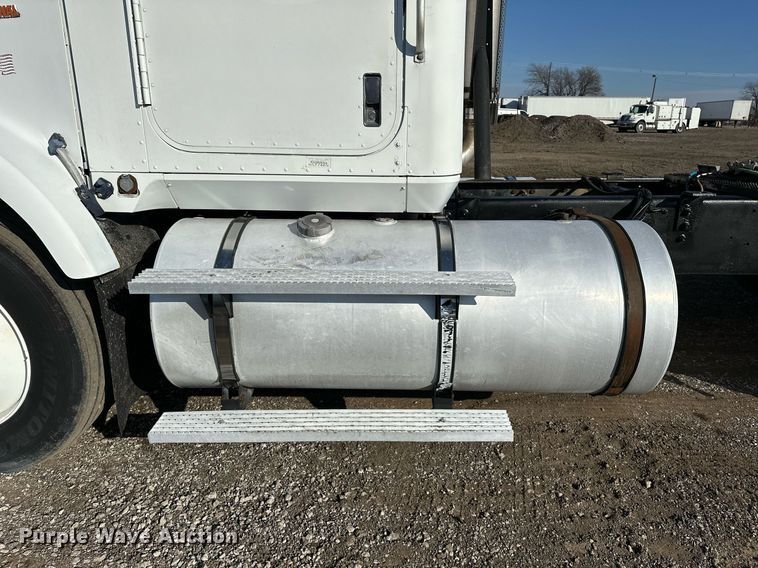 image for item OM9787 1990 International  F9370 semi truck