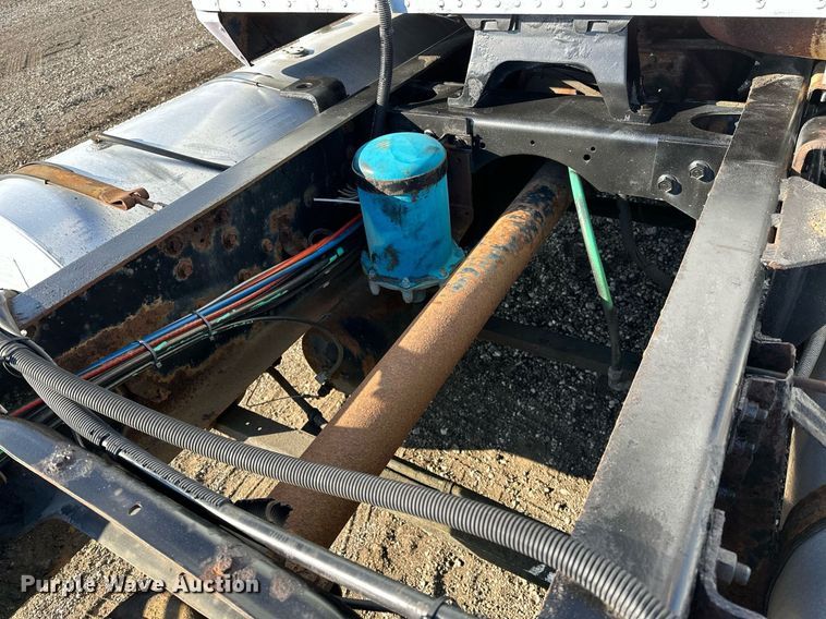 image for item OM9787 1990 International  F9370 semi truck