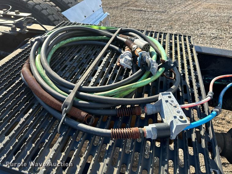 image for item OM9787 1990 International  F9370 semi truck