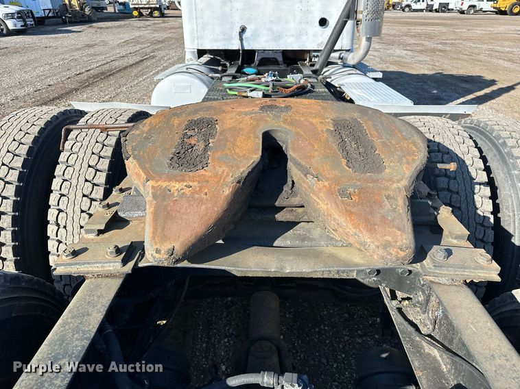 image for item OM9787 1990 International  F9370 semi truck