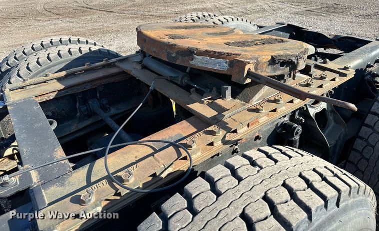 image for item OM9787 1990 International  F9370 semi truck