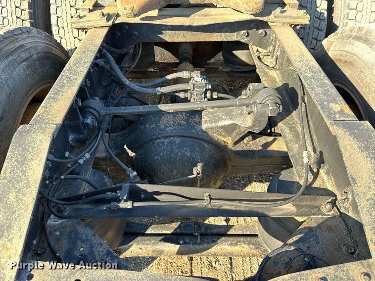 image for item OM9787 1990 International  F9370 semi truck