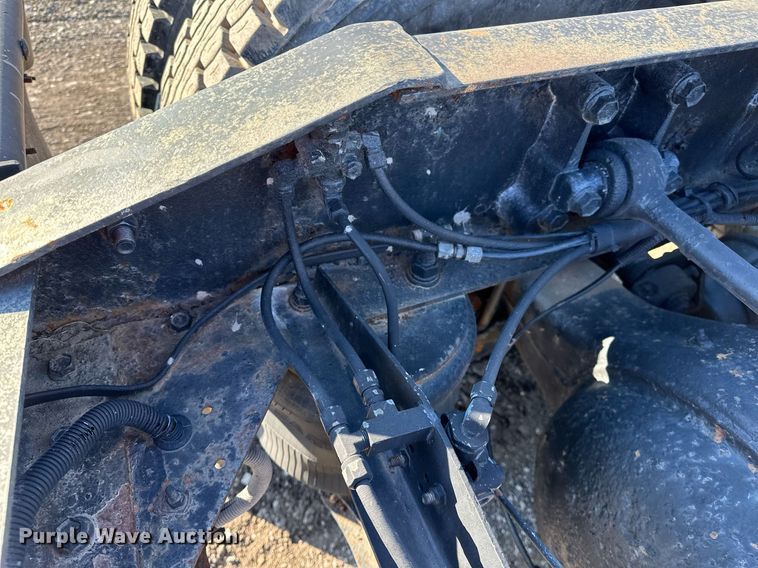 image for item OM9787 1990 International  F9370 semi truck