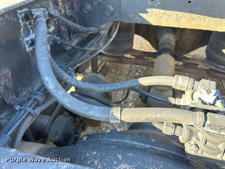 image for item OM9787 1990 International  F9370 semi truck