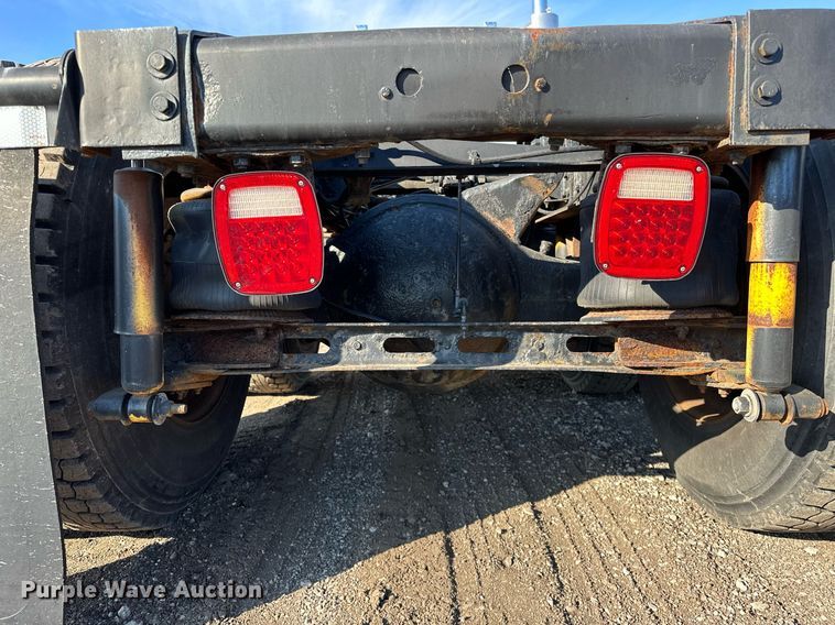 image for item OM9787 1990 International  F9370 semi truck