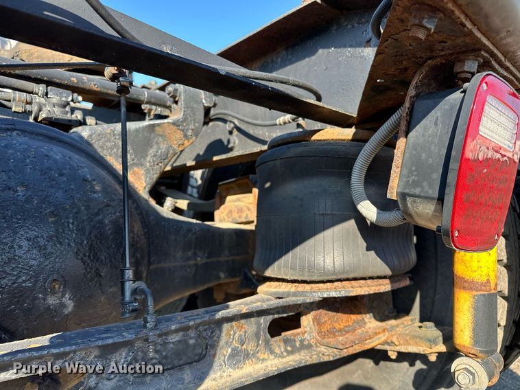 image for item OM9787 1990 International  F9370 semi truck