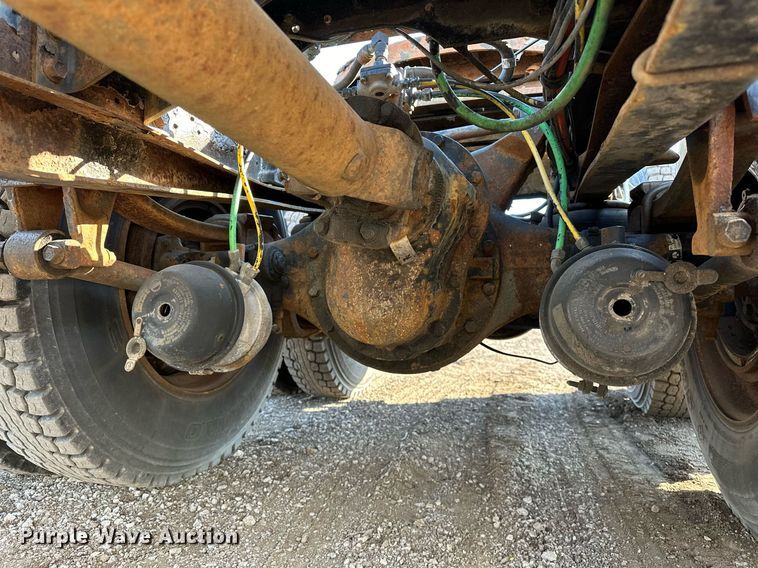 image for item OM9787 1990 International  F9370 semi truck