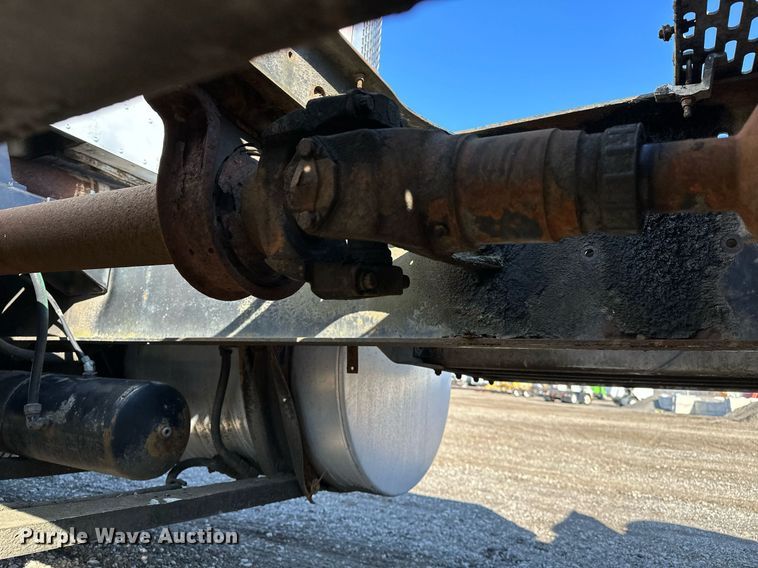 image for item OM9787 1990 International  F9370 semi truck