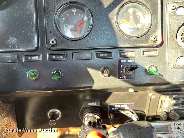 image for item OM9787 1990 International  F9370 semi truck