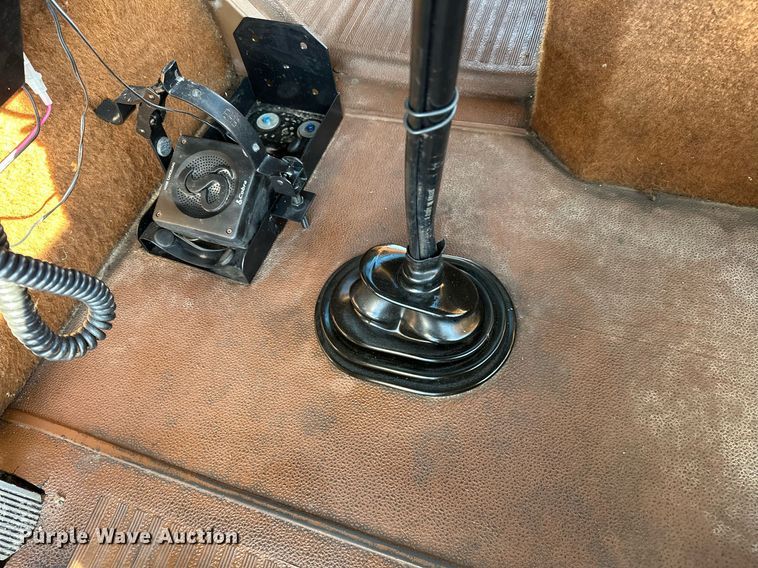 image for item OM9787 1990 International  F9370 semi truck