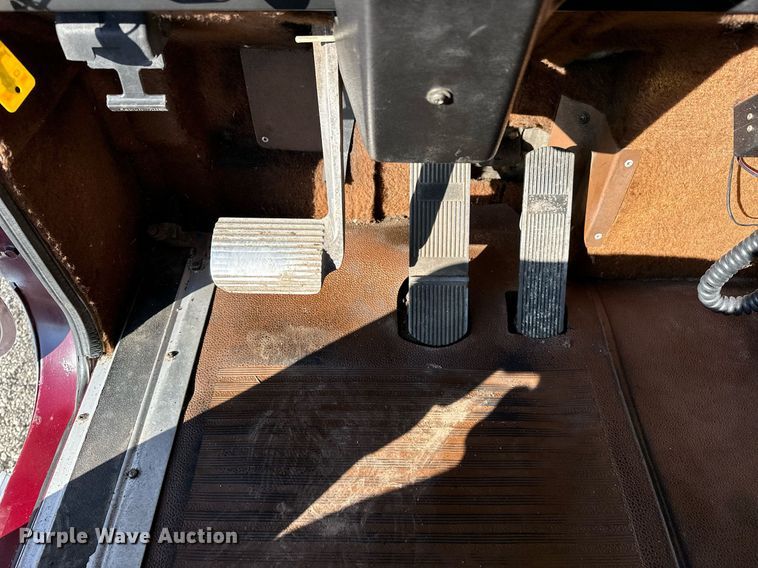 image for item OM9787 1990 International  F9370 semi truck