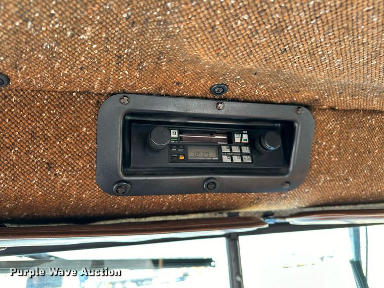 image for item OM9787 1990 International  F9370 semi truck