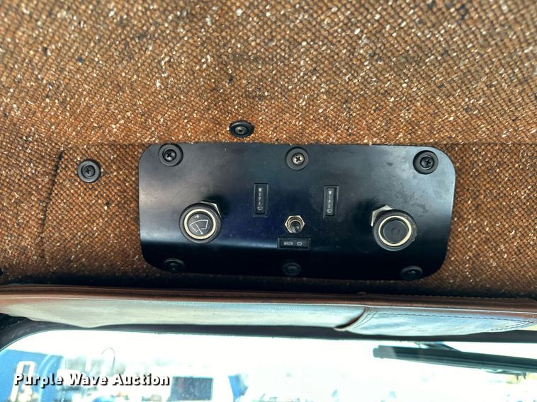 image for item OM9787 1990 International  F9370 semi truck