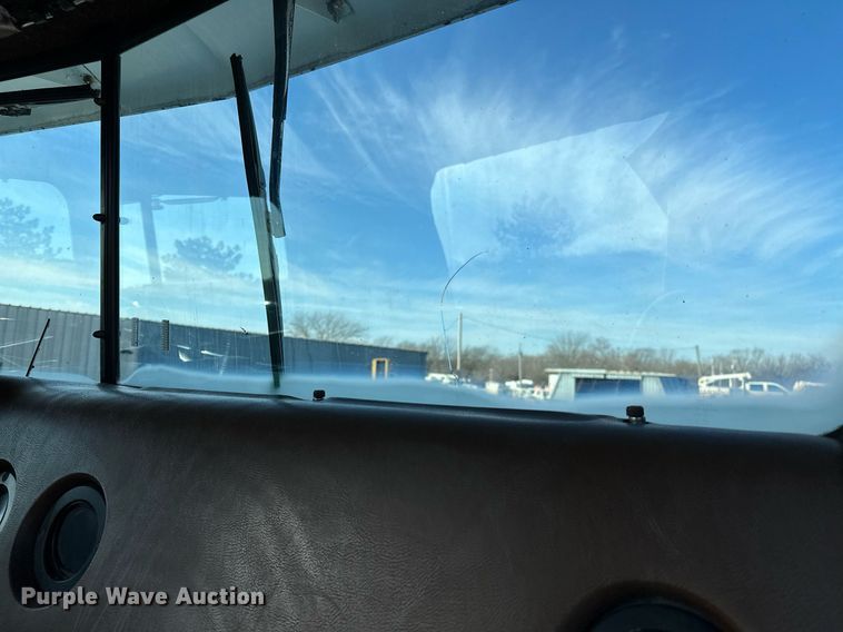 image for item OM9787 1990 International  F9370 semi truck