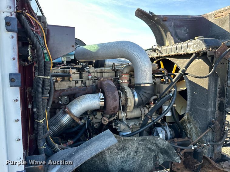 image for item OM9787 1990 International  F9370 semi truck