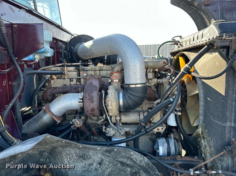 image for item OM9787 1990 International  F9370 semi truck