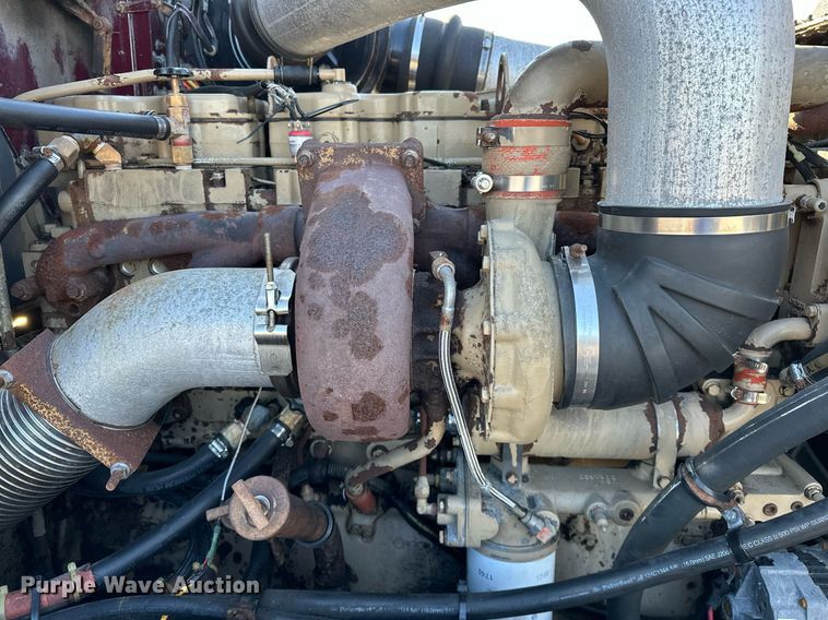 image for item OM9787 1990 International  F9370 semi truck