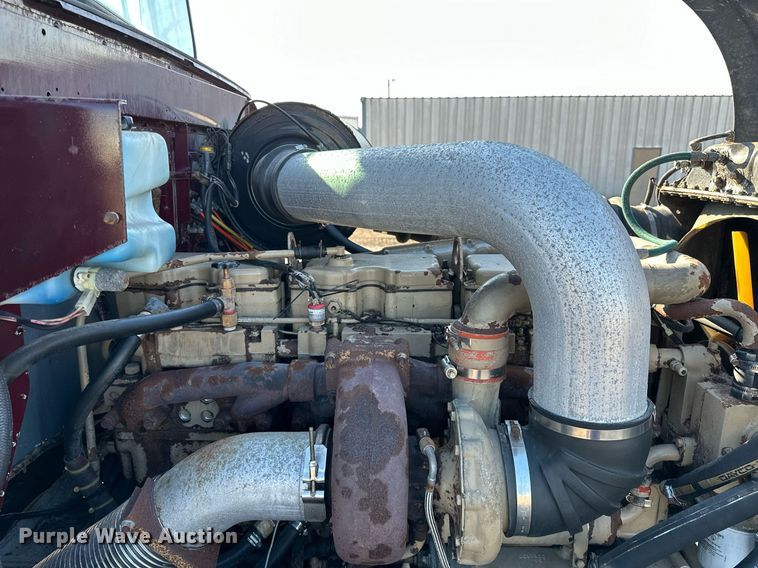 image for item OM9787 1990 International  F9370 semi truck