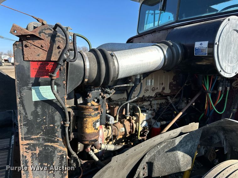 image for item OM9787 1990 International  F9370 semi truck