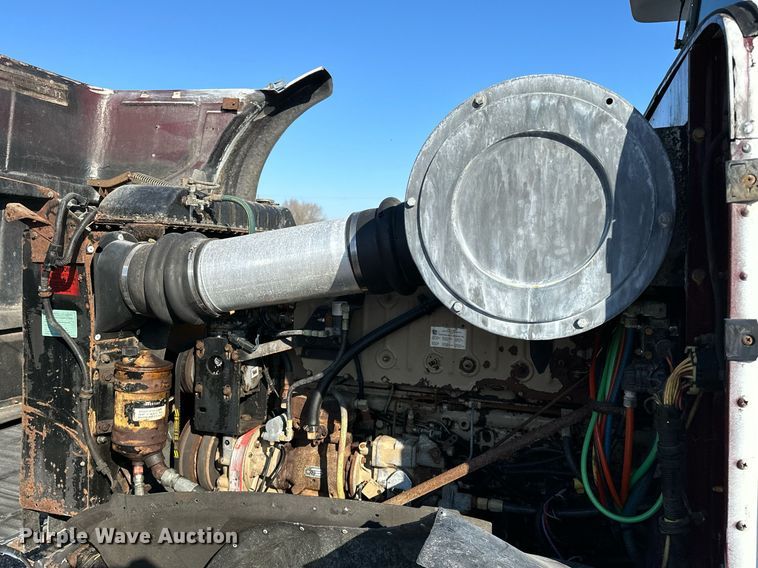 image for item OM9787 1990 International  F9370 semi truck