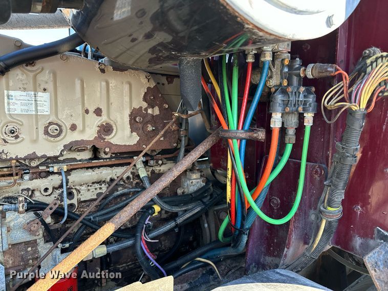 image for item OM9787 1990 International  F9370 semi truck