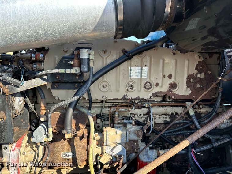 image for item OM9787 1990 International  F9370 semi truck