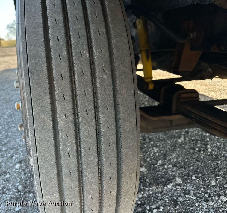 image for item OM9787 1990 International  F9370 semi truck