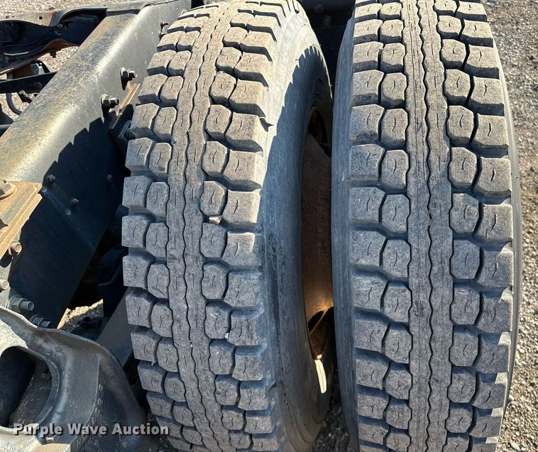 image for item OM9787 1990 International  F9370 semi truck