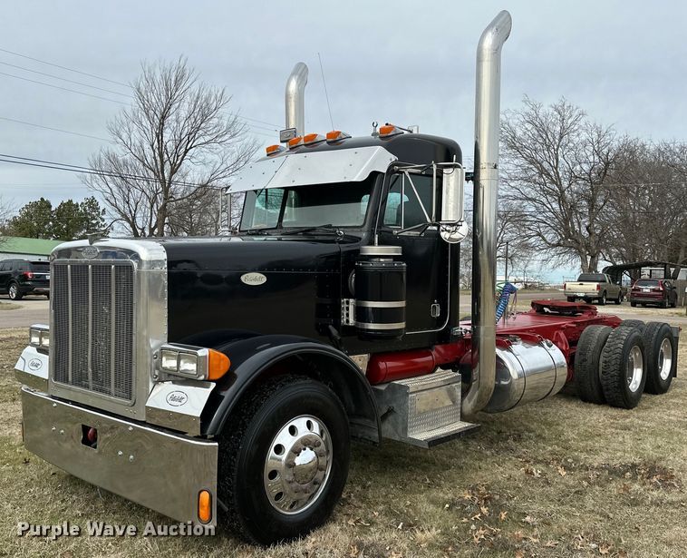 image for item OM9835 1999 Peterbilt  379 semi truck