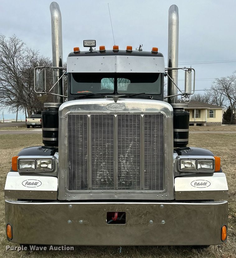 image for item OM9835 1999 Peterbilt  379 semi truck