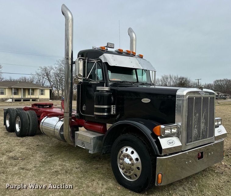 image for item OM9835 1999 Peterbilt  379 semi truck