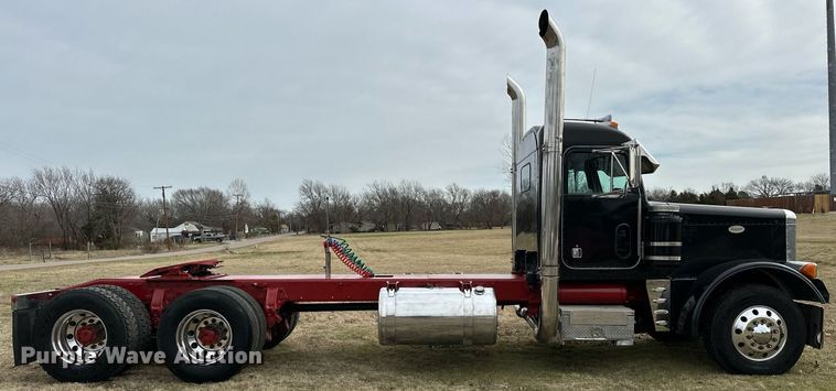 image for item OM9835 1999 Peterbilt  379 semi truck