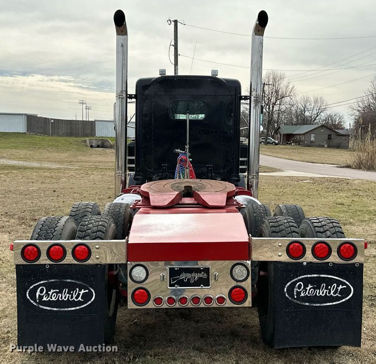 image for item OM9835 1999 Peterbilt  379 semi truck