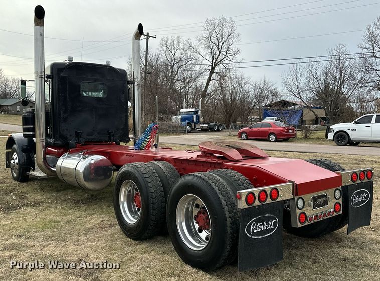 image for item OM9835 1999 Peterbilt  379 semi truck