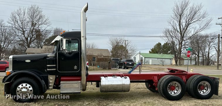 image for item OM9835 1999 Peterbilt  379 semi truck