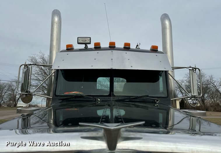 image for item OM9835 1999 Peterbilt  379 semi truck