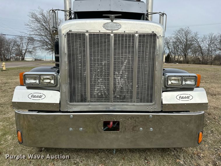 image for item OM9835 1999 Peterbilt  379 semi truck