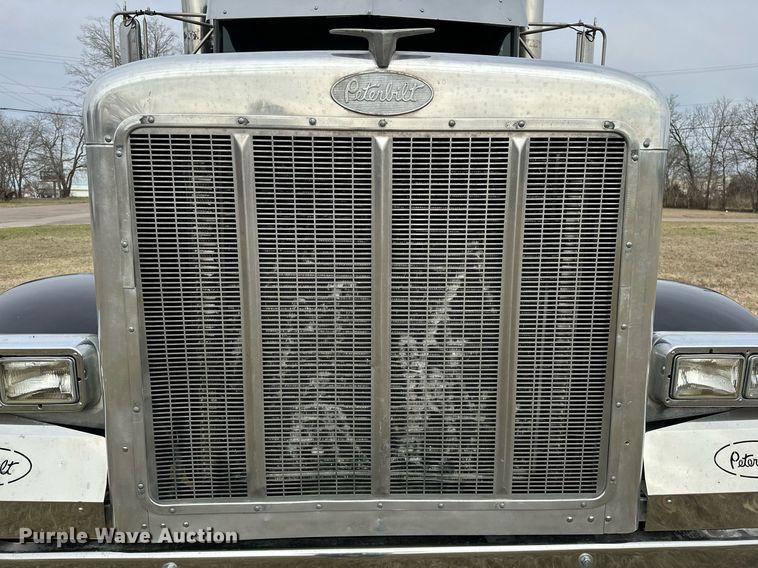 image for item OM9835 1999 Peterbilt  379 semi truck