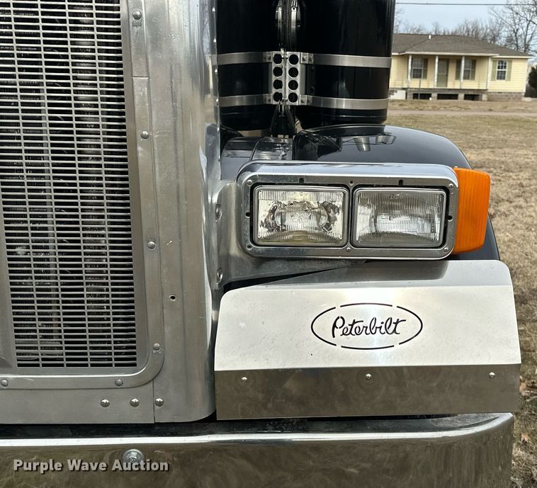 image for item OM9835 1999 Peterbilt  379 semi truck