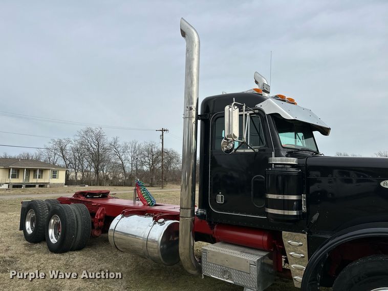 image for item OM9835 1999 Peterbilt  379 semi truck