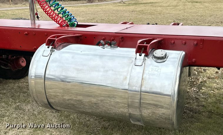 image for item OM9835 1999 Peterbilt  379 semi truck